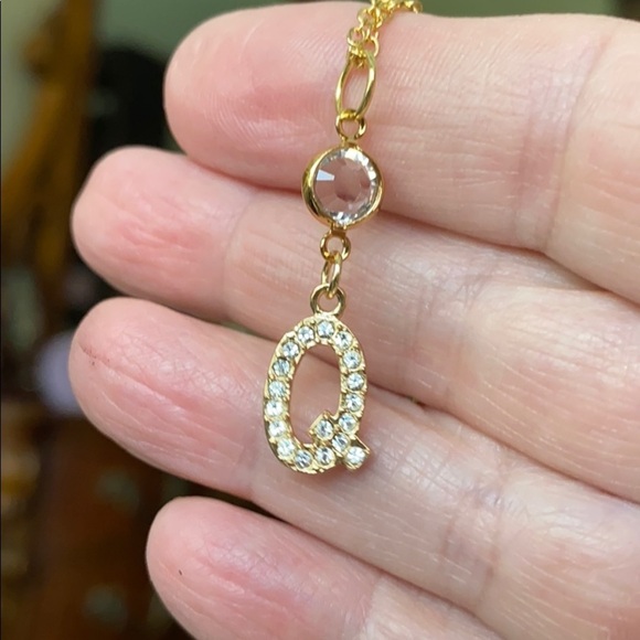 Letter “Q” CZ encrusted pendant necklace - Picture 4 of 5